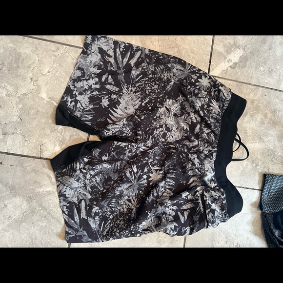 Lululemon Mens Shorts - Picture 2 of 3